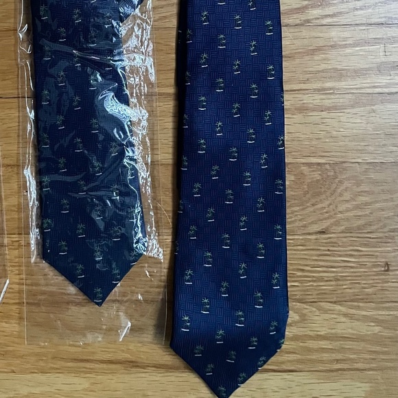 Ties (2 pieces) - Picture 3 of 3